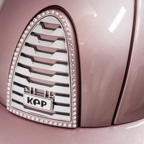 Kask Kęp Italia Cromo 2.0 różowy z szerokim daszkiem i diamentowym grillem