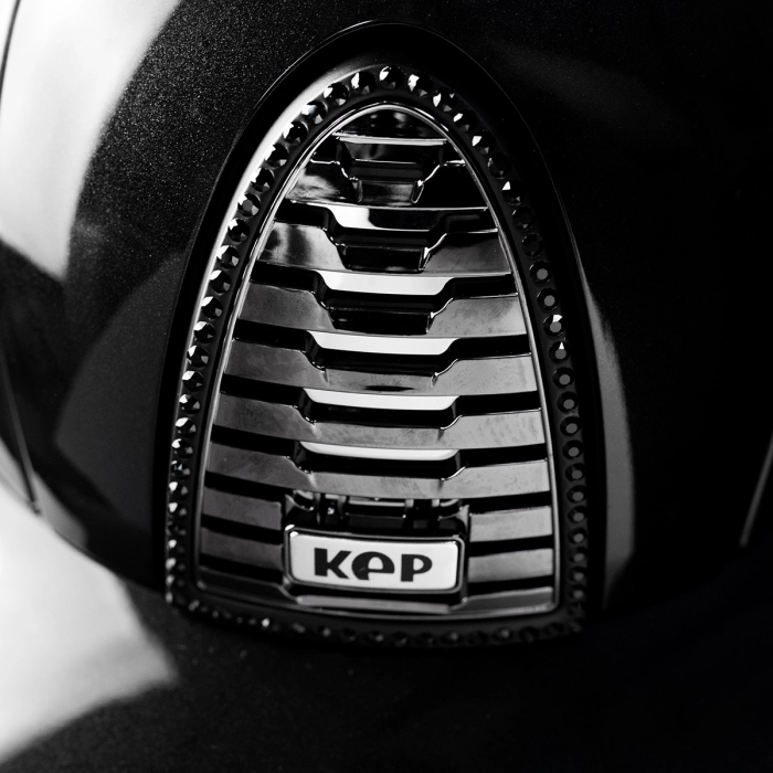 Kask Kep Cromo Shine z diamentowym grillem czarny