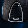 Granatowy błyszczący kask kep cromo z szerokim daszkiem