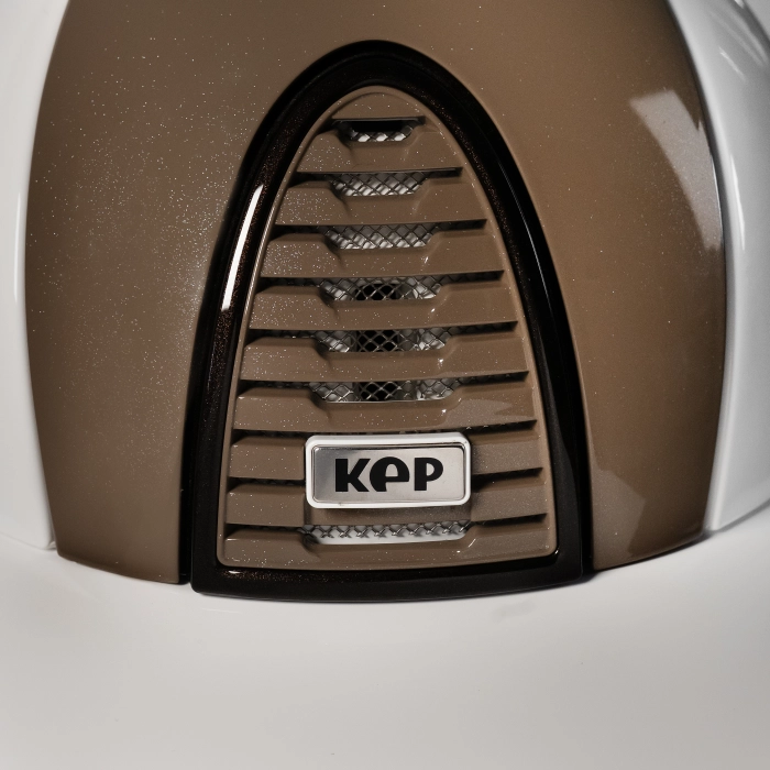 kask kep biały beż polish szeroki daszek