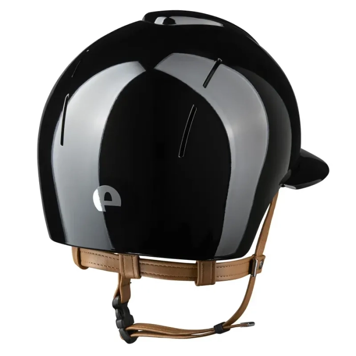 kask jezdziecki smart nova czarny z bezowymi paskami i szerokim daszkiem
