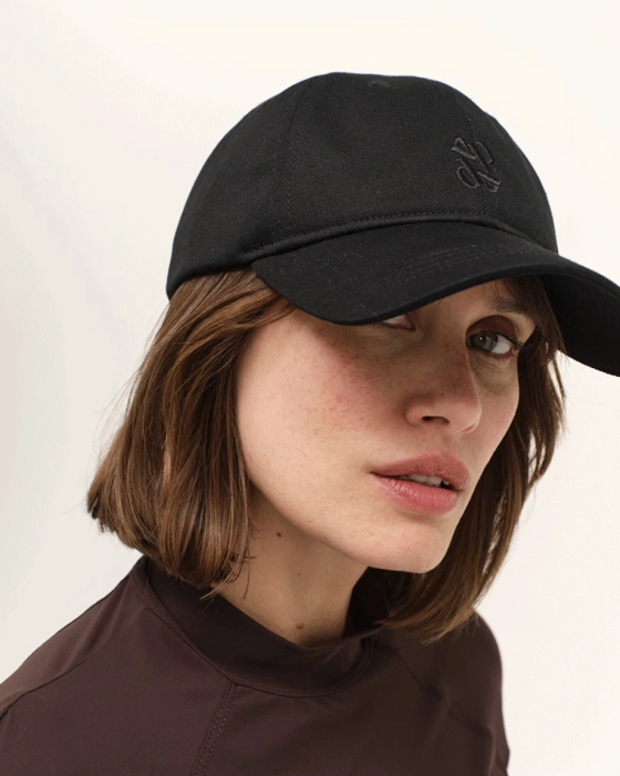 Czarna czapka z daszkiem Dada unisex