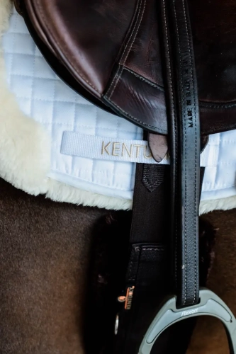 czaprak kentucky z futrem white