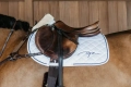 Dy'on czaprak skokowy Skin Friendly biały