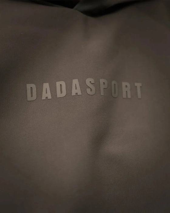Luigi-sweat-green_bronze-dada-sport_0001_SAUTHERMES2025DADASHOOT-9-RETOUCHE_4_11zon.webp.jpeg